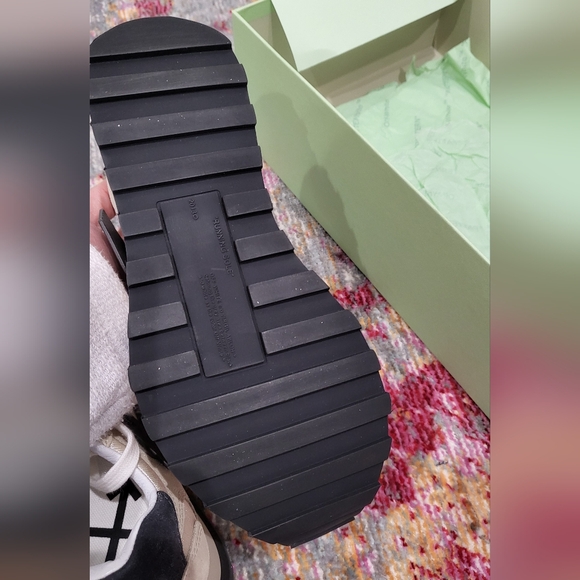 Off-White Sneakers - Picture 4 of 7